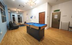 KTV, Dart&Snooker 4BR 16~20pax 4min WALK to Jonker