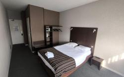 Adonis Lyon Est Hotel Artys