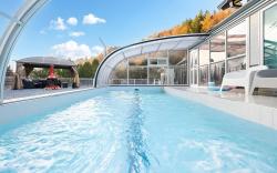 WHITE HOUSE IN THE FOREST