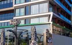 Lucky Monkey Hotel