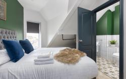 Ettie & Gigi's by Sasco Apartments