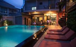 V20 Boutique Jacuzzi Hotel