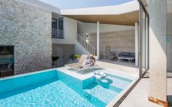 Prime Meridian Beach House No. V7