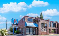Motel 6 Canby, OR