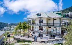 Young Monk Hostel & Cafe Dharamkot