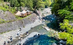 RIVERSIDE GLAMPING Nuts
