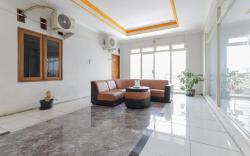 RedDoorz near Juanda International Airport 2