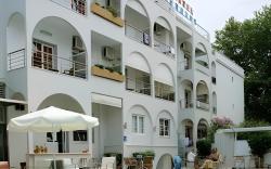 Kronos Hotel