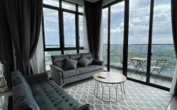 D'pristine 3 bedrooms condo opp legoland