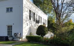 Maison Chablis Guest House