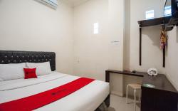 RedDoorz Syariah near Pantai Padang 2
