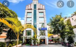 Rapid Lakme Executive Hotel