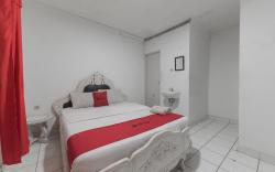 RedDoorz near Terminal Pasir Hayam Cianjur