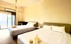 Kuching Fata Hotel Family Room with Balcony 