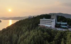 Asia Lakeside Hotel