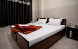 Raja Guest House, Near Railway Station 