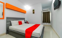 RedDoorz near Manado Town Square
