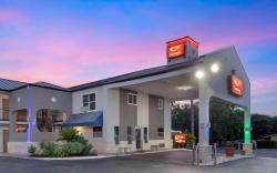 Econo Lodge Inn & Suites Near Lackland AFB