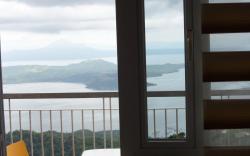Blowing in the Wind - Deluxe Lake View Apartment