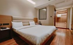 Aura Rooms