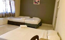 BENTONG MAKMUR GUESTHOUSE FAMILY ROOM - M1