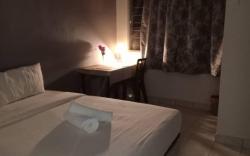 BENTONG MAKMUR GUESTHOUSE - QUEEN ROOM M2