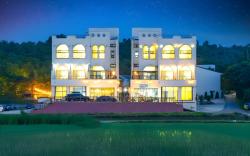 Gangneung Iris Poolvilla and Spa Pension Pet Friendly