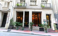 No11 Hotel & Apartments