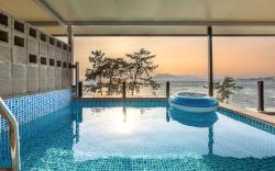 Yeosu Fisterra Spa Poolvilla