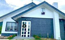 Hounon White Chimney Cottage Mt Kinabalu view