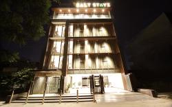 Saltstayz Select - Unitech Cyber Park