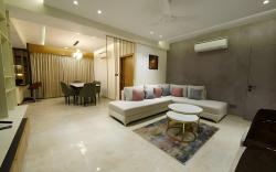 Woodlands Apt. Full furnished Luxury Apt w/Balcony