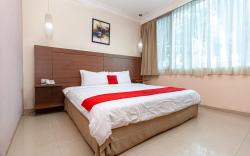 RedDoorz Premium @ Hotel Ratu Residence