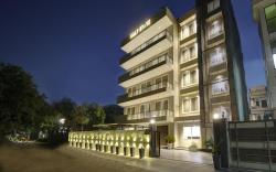 Saltstayz Select - Near Sohna Road City Center