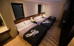 PILAR MARINA INN
