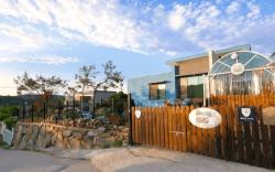 Jjongi and Mary Pet Friendly Pension