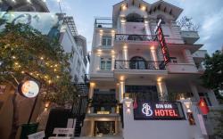 Bin Bin Hotel 8 - Near Sunrise City District 7