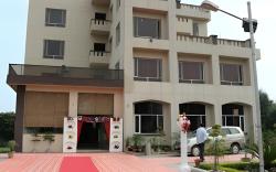 Gautams Motel And Resort