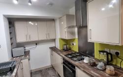 Cosy 3 bed Apt/contractors/families/free parking