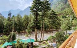 Hotel Purnima - A Riverside Hotel in Kasol