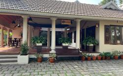 The mango courtyard 