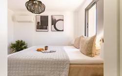 Sanders Crystal 2 - Adorable Studio with Shared Rooftop and Pool