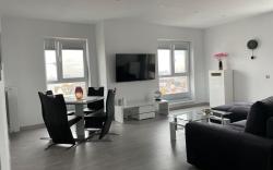 Unique Penthouse Lakeview W19
