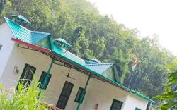 Corbet Hill Center River Home Stay