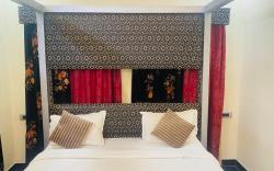 Lotus 301 - Premium honeymoon suite with bathtub