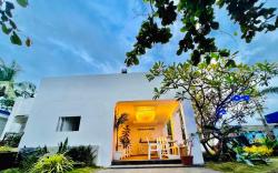 The Beachhouse and Bar