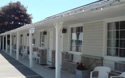 Boathouse Country Inn