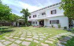 Villa Leakhena - Colonial Style 12 Bedrooms Villa