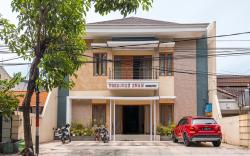 TwoSpaces Living at Toedjoeh Enam Homestay Surabaya