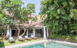 Taru Villas Rampart Street 